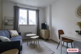 Location Charmant studio rénové et meublé en plein cœur d'un quartier résidentiel de Sainte Marie proche grandes écoles et commerces de proximité