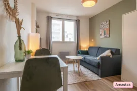 Location Charmant studio rénové et meublé en plein cœur d'un quartier résidentiel de Sainte Marie proche grandes écoles et commerces de proximité