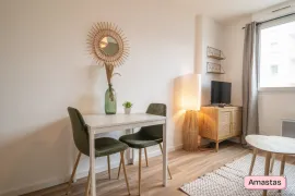 Location Charmant studio rénové et meublé en plein cœur d'un quartier résidentiel de Sainte Marie proche grandes écoles et commerces de proximité