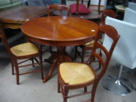 Meubles Table et 4 chaises en merisier, promotion