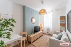 Location T1 bis rénové et meublé - Place de la Victoire