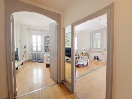 Vente Exclusivité - Avignon Intramuros Zone Piétonne - 6 pièces dont quatre chambres avec place de parking privatif et grande cave