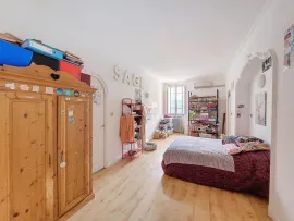 Vente Exclusivité - Avignon Intramuros Zone Piétonne - 6 pièces dont quatre chambres avec place de parking privatif et grande cave