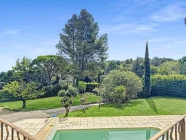 Vente **Pujaut, en campagne, Maison familiale 5 chambres 220m² habitable sur terrain arboré de 2000m²