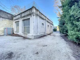 Vente AVIGNON - extra muros face rempart -Idéal investisseurs - Maison ou bureaux avec parking
