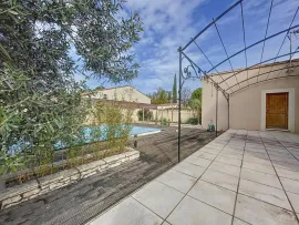 Vente MORIERES LES AVIGNON - MAISON INDEPENDANTE PLAIN PIED 7 PIECES 146 m² sur 1000 m²