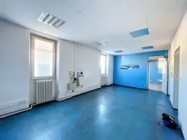 Vente AVIGNON - extra muros face rempart -Idéal investisseurs - Maison ou bureaux avec parking