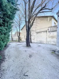 Vente AVIGNON - extra muros face rempart -Idéal investisseurs - Maison ou bureaux avec parking
