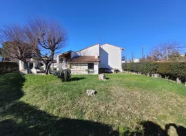 Vente Exclusivité - Avignon extra muros - Maison 4 pièces, 2 chambres - terrain de 650m² , véranda et garage