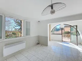 Vente Châteauneuf de Gadagne - Maison 4 pièces, 3 chambres, terrasse, jardin et garage - A RENOVER