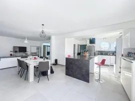 Vente Uniquement chez nous ! Avignon Ceinture Verte - Maison F6 de plain-pied avec piscine sur parcelle de 1190m²