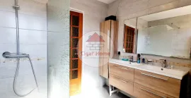 Vente Charmante Maison de 142 m² avec Terrain Piscinable de Plus de 8