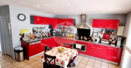 Vente Charmante Maison de 142 m² avec Terrain Piscinable de Plus de 8