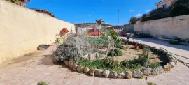 Vente Charmante Maison de 142 m² avec Terrain Piscinable de Plus de 8