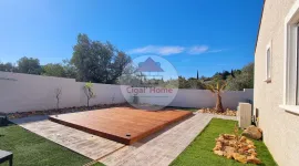 Vente Magnifique Maison Moderne de Plain-Pied avec Piscine