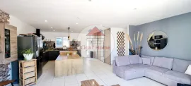 Vente Magnifique Maison Moderne de Plain-Pied avec Piscine