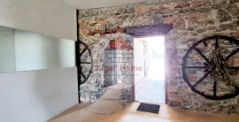 Vente Sur axe très passant, bâtisse à usage mixte commerce / habita