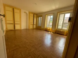 Location Appartement F4 lumineux de 120m²