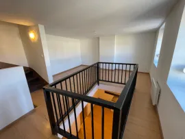 Location Appartement F2 triplex atypique de 70m²