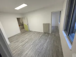 Location Hoymille proche de Bergues bureaux refait à neuf