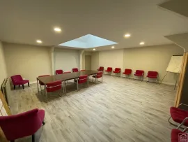 Location Hoymille proche de Bergues bureaux refait à neuf