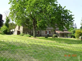MAISON EN PIERRE Vassy