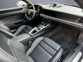 Voiture Porsche 992 Carrera 4S Coupé - 450 PS - PDK