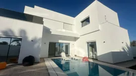 VILLA AVEC PISCINE À MEZRAYA DJERBA EN TUNISIE Artins