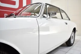 Voiture ALFA ROMEO 2000 Coupé GT Veloce