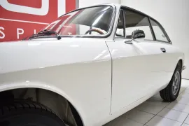 Voiture ALFA ROMEO 2000 Coupé GT Veloce