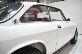 Voiture ALFA ROMEO 2000 Coupé GT Veloce