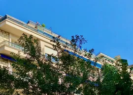 Vente NICE, Carré d'Or : Spacieux 2 pièces au dernier étage avec terra