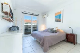 Vente NICE, Carré d'Or : Spacieux 2 pièces au dernier étage avec terra