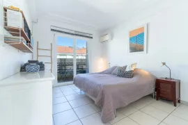 Vente NICE, Carré d'Or : Spacieux 2 pièces au dernier étage avec terra