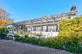 Vente ANTIBES - LA BADINE : Villa avec piscine et dépendance, au calme