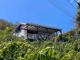 Vente Maison à Terre de Haut avec vue sur la baie.