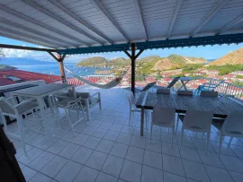 Vente Maison à Terre de Haut avec vue sur la baie.