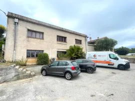 Vente La Gaude, local commercial 800m2 - 4 Box, 8 Bureaux, 6 Sanitaires, 5 mètres de plafond