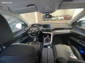 Voiture Peugeot 3008 SUV 1.2 THP/ PureTech 130 1199cm3 131cv