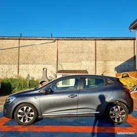 Voiture Renault Clio 1.5 BLUE DCI - 8V TURBO