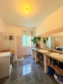 Vente Maison familiale de 6 chambres sur vaste terrain
