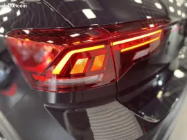 Voiture Volkswagen T-Roc DSG 150 CV R-LINE ÉDITION /JA 19+ATTELAGE /TVA RÉCUPÉRABLE