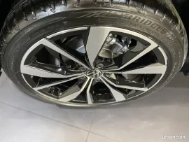 Voiture Volkswagen T-Roc DSG 150 CV R-LINE ÉDITION /JA 19+ATTELAGE /TVA RÉCUPÉRABLE