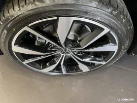 Voiture Volkswagen T-Roc DSG 150 CV R-LINE ÉDITION /JA 19+ATTELAGE /TVA RÉCUPÉRABLE
