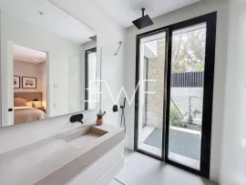 Vente Golden Mile : Villa de luxe avec vue mer emplacement premium.