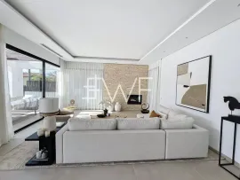 Vente Golden Mile : Villa de luxe avec vue mer emplacement premium.