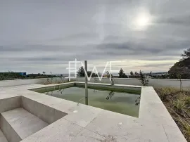 Vente Golden Mile : Villa de luxe avec vue mer emplacement premium.
