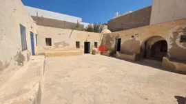 HOUCH DJERBIEN À HOUMT SOUK DJERBA ZU Artins