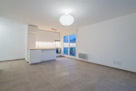Appartement T4 RDC surélevé 84m² + 110m² extérieur Marseille 4e
