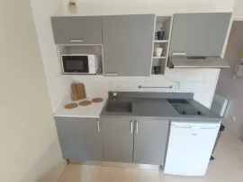 Location T2 meublé en duplex avec parking, quartier St-Leu